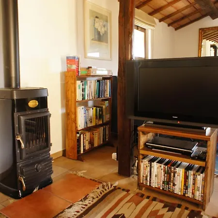 A Lovingly Restored Cottage With Secluded Private Pool 山林小屋